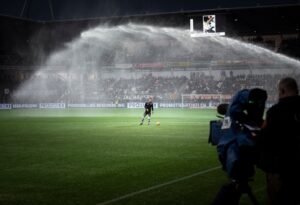 Oświetlenie Obiektów Sportowych: Jakie Technologie Zapewniają Najlepsze Doświadczenia?