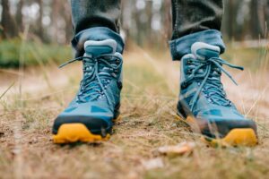 Buty trekkingowe na lato i zimę - czym różnią się modele sezonowe?