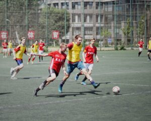 5 pomysłów na wygodny strój na WF dla licealisty